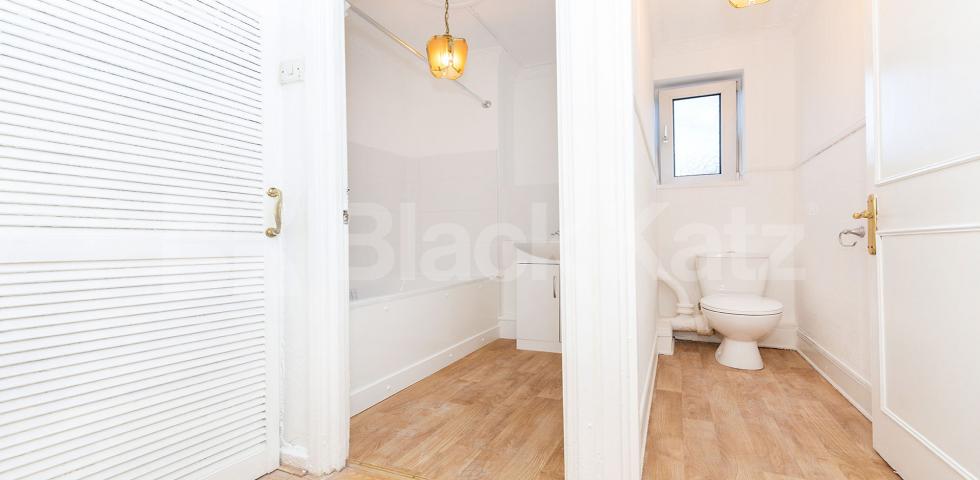 			PICTURES TO FOLLOW!, 3 Bedroom, 1 bath, 1 reception Flat			 Lindley Street, WHITECHAPEL E1